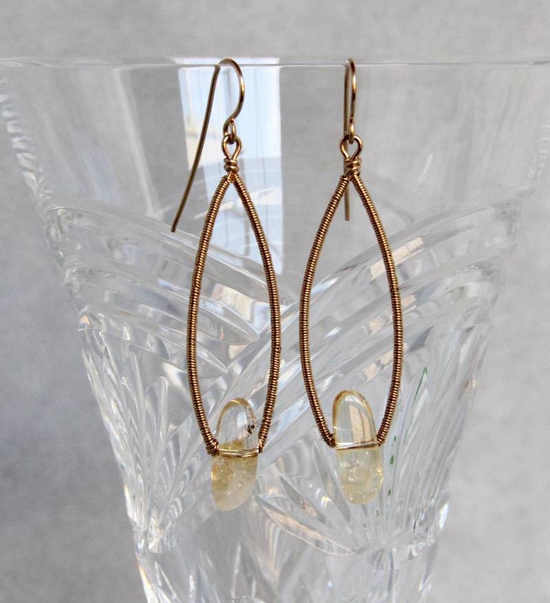 Chunky Citrin Nugget Baumeln Schleifen Ohrringe - Gold Filled Wire Wrapped Handgemachter Schmuck November Birthstone Schulter Staubtücher Gelber von AdornmentsAndFrills