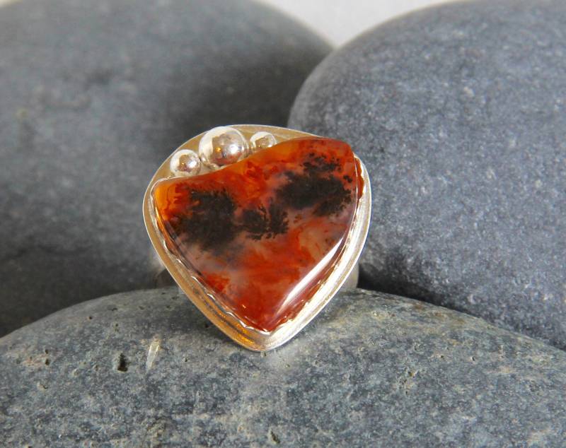 Einzigartiger Achat Cabochon Sterling Silber Ring, Handgemachter Schmuck, Statement Freiform Bernstein Edelstein, Grüne Feder Einschlüsse von AdornmentsAndFrills