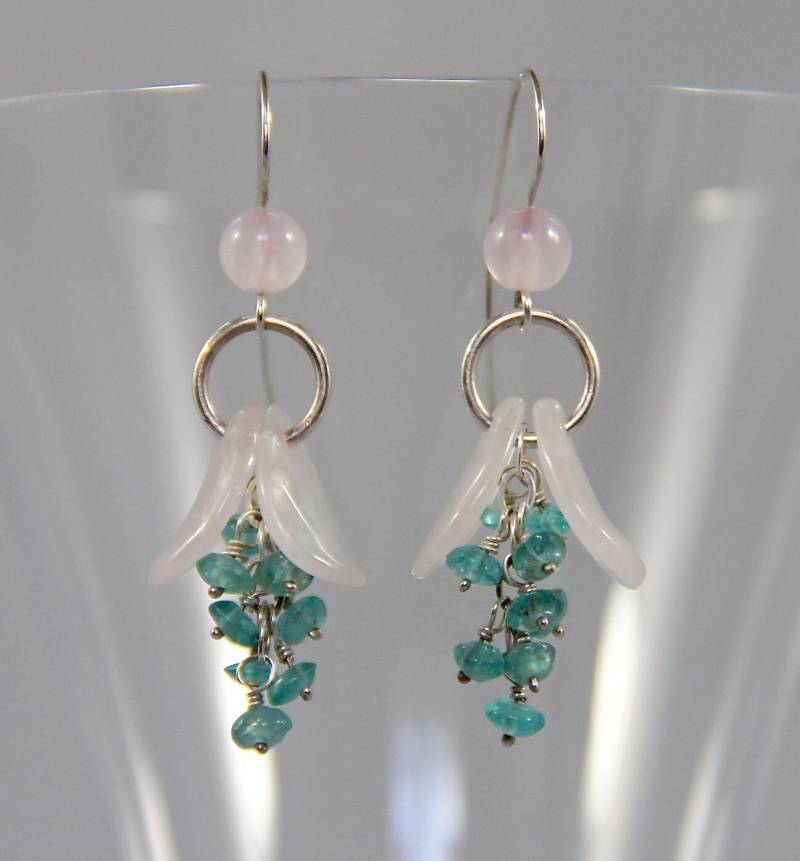 Elegante Aqua Blau Apatit Und Rosenquarz Ohrringe, Handgemachte Edelstein Schmuck Mit Sterling Silber Draht Verpackung von AdornmentsAndFrills