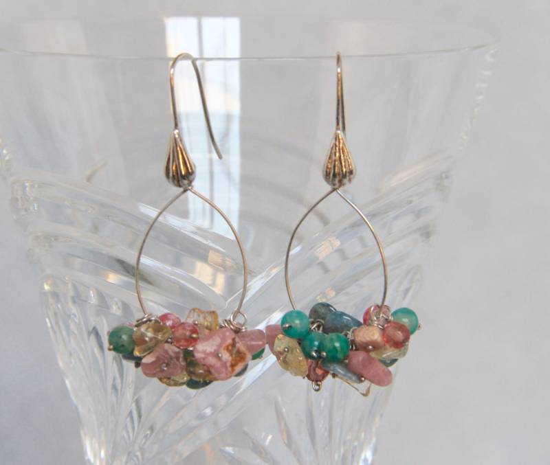 Gem Cluster Hoop Ohrringe in Aventurin Apatit Citrin Rhodochrosit Sonnenstein - Sterling Silber Draht Gewickelt Handgemachter Edelstein Schmuck von AdornmentsAndFrills