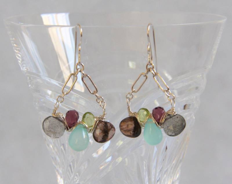 Handgefertigte Sterling Silber Multi Gem Tropfen Ohrringe Mit Chalcedon, Granat, Labradorit, Peridot Und Rauchquarz - Kostenloser Versand von AdornmentsAndFrills