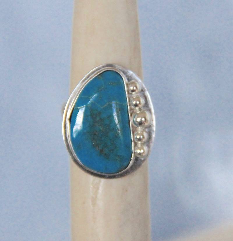 Kingman Türkis Cabochon Ring, Handgemachte Sterling Silber Lünette Set Edelstein Schmuck, Größe Zu Bestellen, Geätzte Band, Boho Southwest Statement von AdornmentsAndFrills