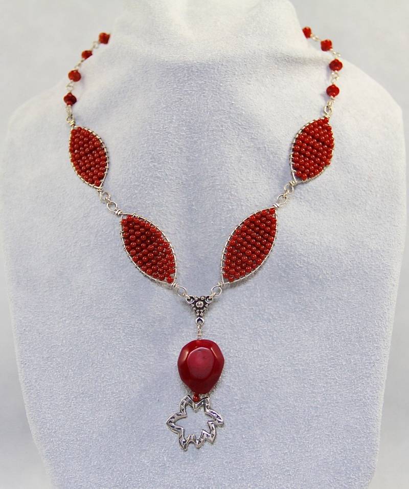 Rot Coral Nugget Anhänger Halskette, Sterling Silber Wire Wrap Handgemachte Perlen Schmuck, Boho Edelstein Statement Stück von AdornmentsAndFrills