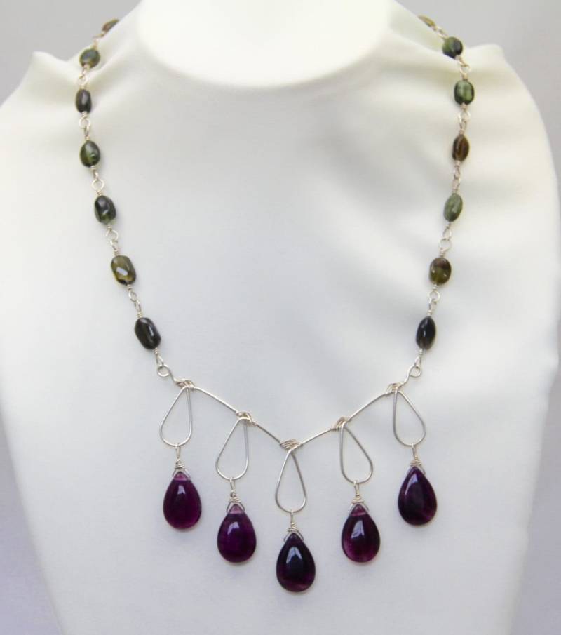 Handgemachte Draht Gewickelt Grüne Turmalin Perlen, Sterling Silber Boho Edelstein Design von AdornmentsAndFrills