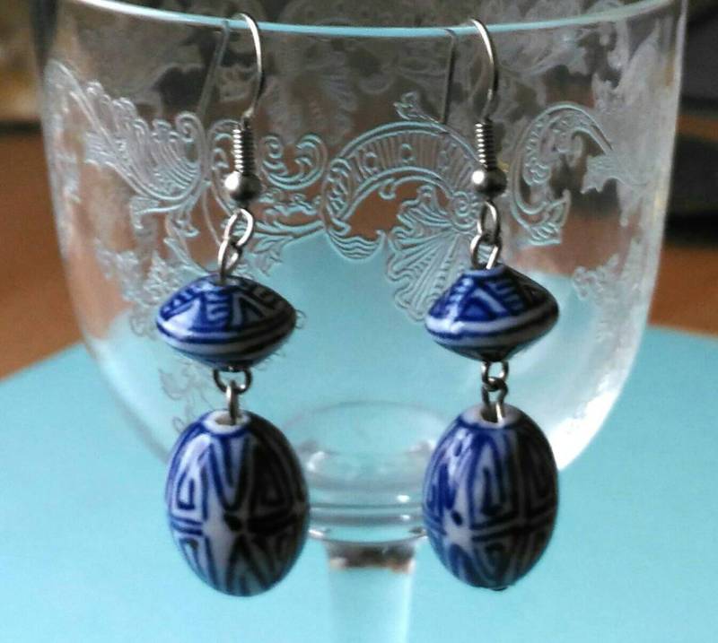 Anhänger Aus Porzellan, Blau & Weiß von AdornmentsToAdore