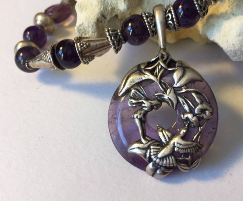 Anhänger Fée Sur Collier Violett von AdornmentsToAdore