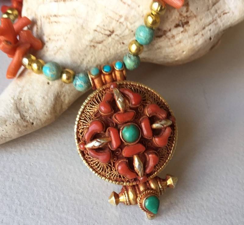 Devotion Buddhiste Ghau Thailandais von AdornmentsToAdore