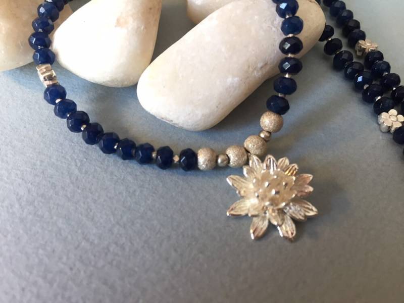 Elegante Collier Aus Kyanit Und Silbernen Perlen von AdornmentsToAdore