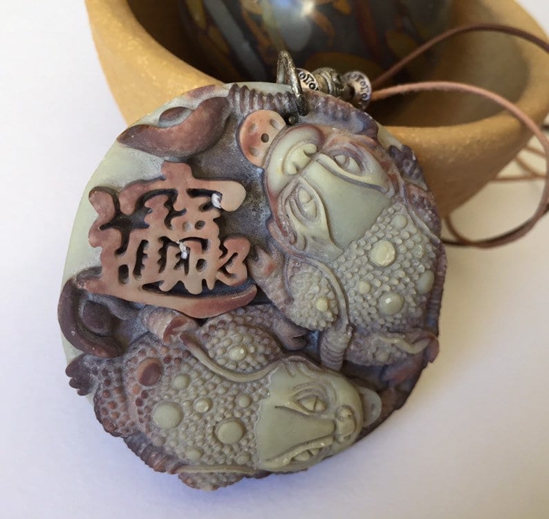 Feng Shui Jade Frosch Anhänger Reichtumsymbol Auf Lederband von AdornmentsToAdore