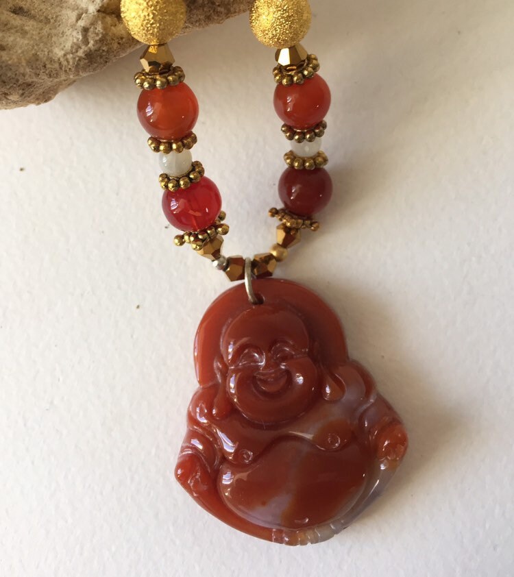 Schöne Hängende Bouddha Kette Und Kornaline Auf Collier Assorti von AdornmentsToAdore