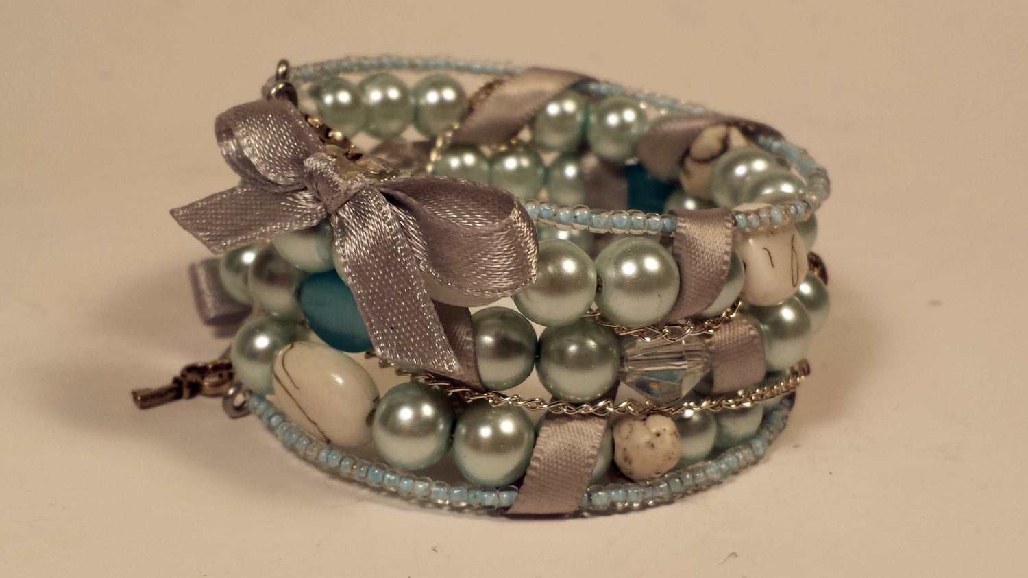 Leichte Blaue Perlen Armband Mit Opalite, Ketten, Bögen, Handgefertigte Leichte Blaue Perlen Armband Mit Opalite, Ketten, Bögen, Handgefertigte von AdrianaHobby