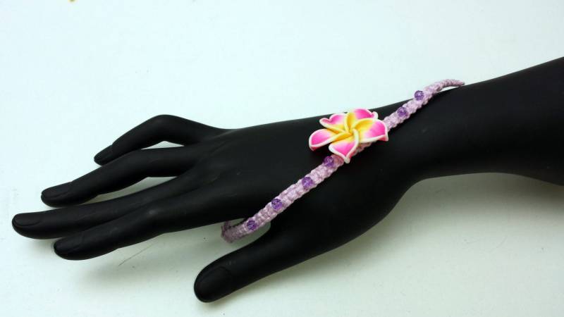 Makramee Armband Mit Perlen Und Fimo Clay Blumen Makramee Armband Mit Perlen Und Fimo Clay Blumen von AdrianaHobby