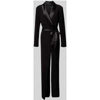 Adrianna Papell Jumpsuit mit Schalkragen und Bindegürtel in Black, Größe 36 Adrianna Papell Jumpsuit mit Schalkragen und Bindegürtel in Black, Größe 36 von Adrianna Papell