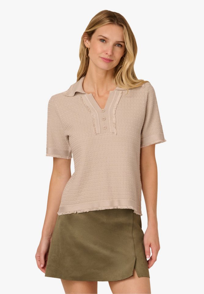 Adrianna Papell Stricktop Short Sleeve Button Front Polo Fray Edge Sweater Elegantes T-shirt aus Waffelpikee mit zarten Fransen am Kragen von Adrianna Papell