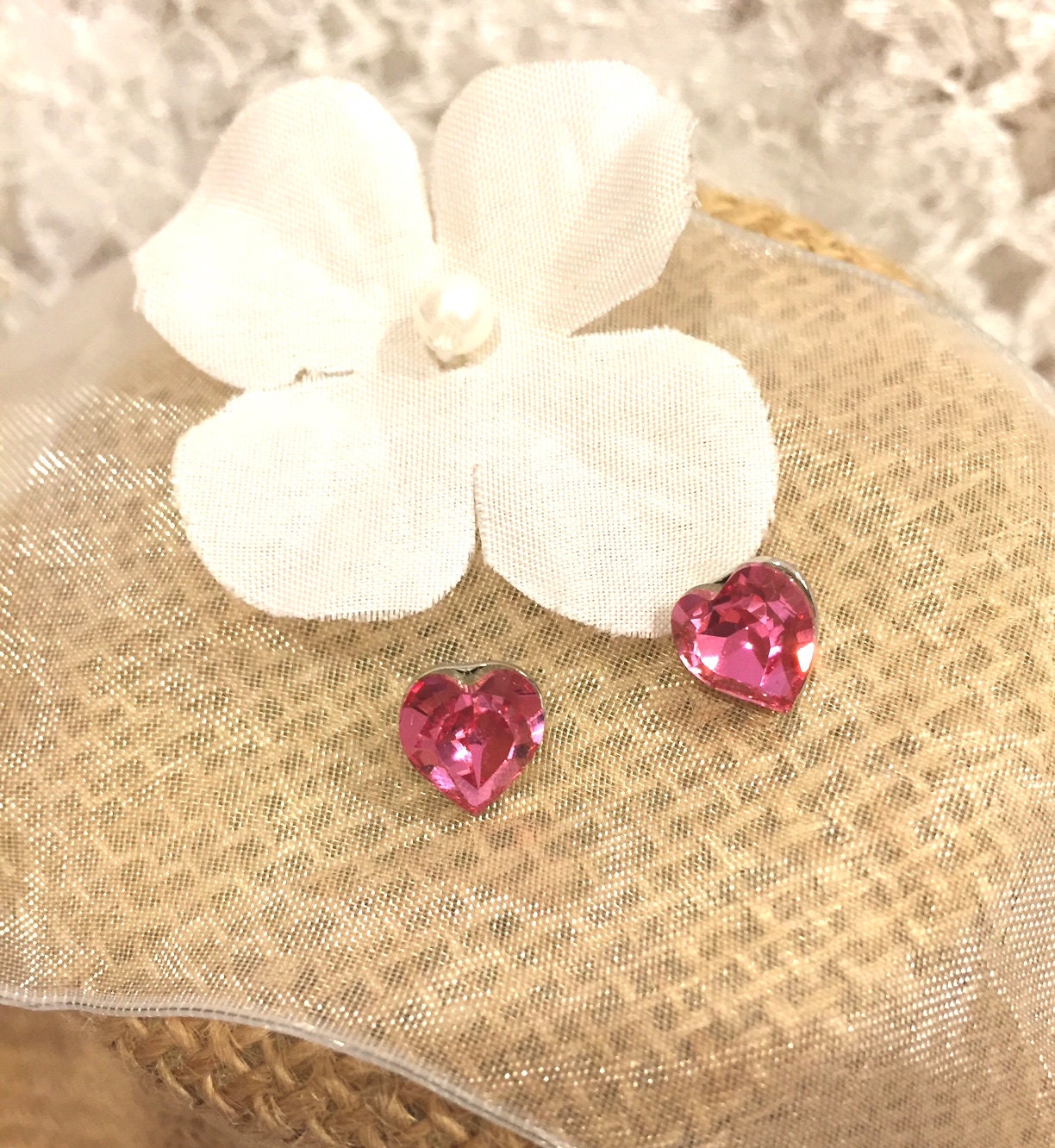 Herzförmige Swarovski Rosa Kristall Ohrstecker Herzförmige Swarovski Rosa Kristall Ohrstecker von AdriannaOuyang