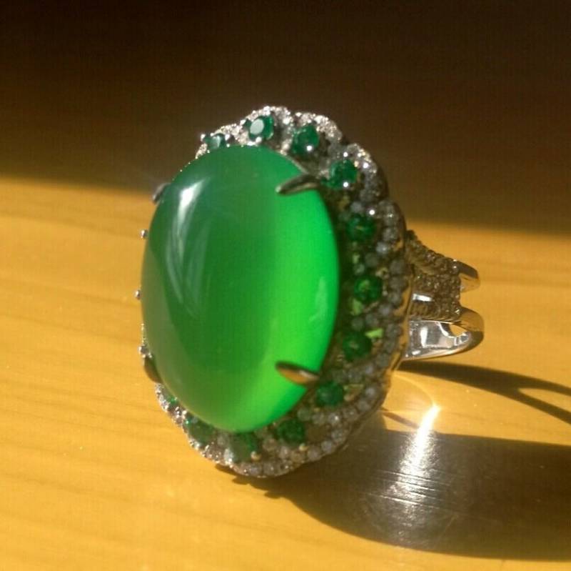 Natürliche Chrysopras Ring, Grüner Achat Oval Cabochon, Hochtransluzenten Chalcedon, 18 K Weißgold Gefüllt Sterling Silberring von AdvancedCollectibles