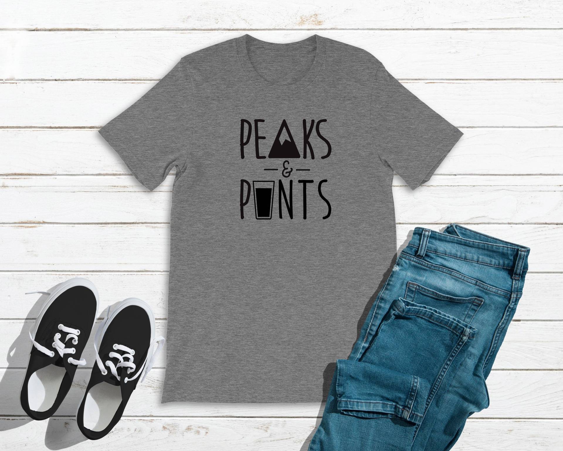 Peaks & Pints - Unisex-T-Shirt, Berg-Shirt, Craft-Bier-Shirt, Brauerei Shirt, Wandern, Camping, Bier-Liebhaber, Braugeschenk, Geschenk Für Ihn von AdventurePeakSupply