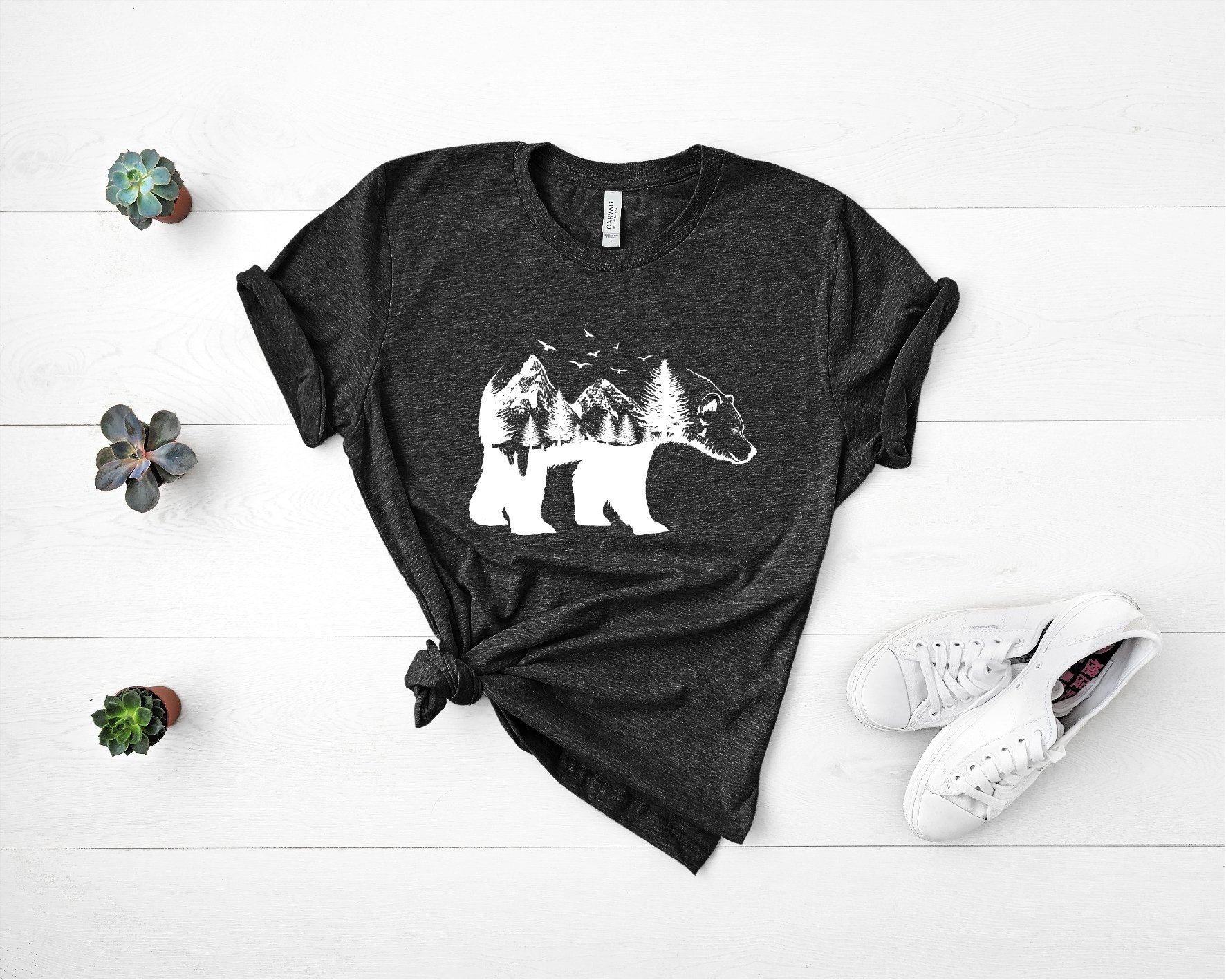 Bär Berge Unisex T-Shirt - Berg Wandershirt Camping Shirt Calling Bär Berge Unisex T-Shirt - Berg Wandershirt Camping Shirt Calling von Advenzure