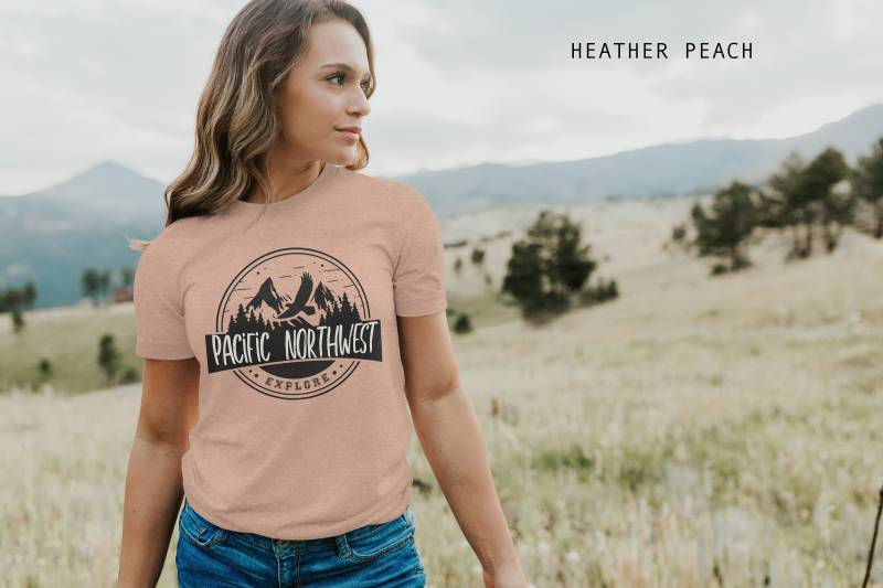 Pacific Northwest Explore Unisex Shirt. Pnw Kleidung. Washington Oregon Idaho Zahnrad. Sommerfarben Pacific Northwest Explore Unisex Shirt. Pnw Kleidung. Washington Oregon Idaho Zahnrad. Sommerfarben von Advenzure