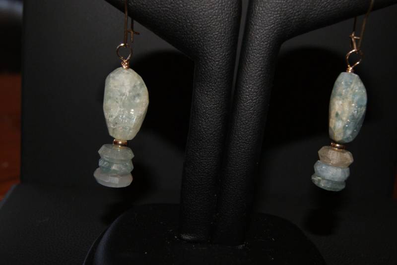 Aquamarin, Morganit Und Beryl Baumengelohrringe Mit 14K Gelbgold Akzente Erkenntnisse von Adyllic