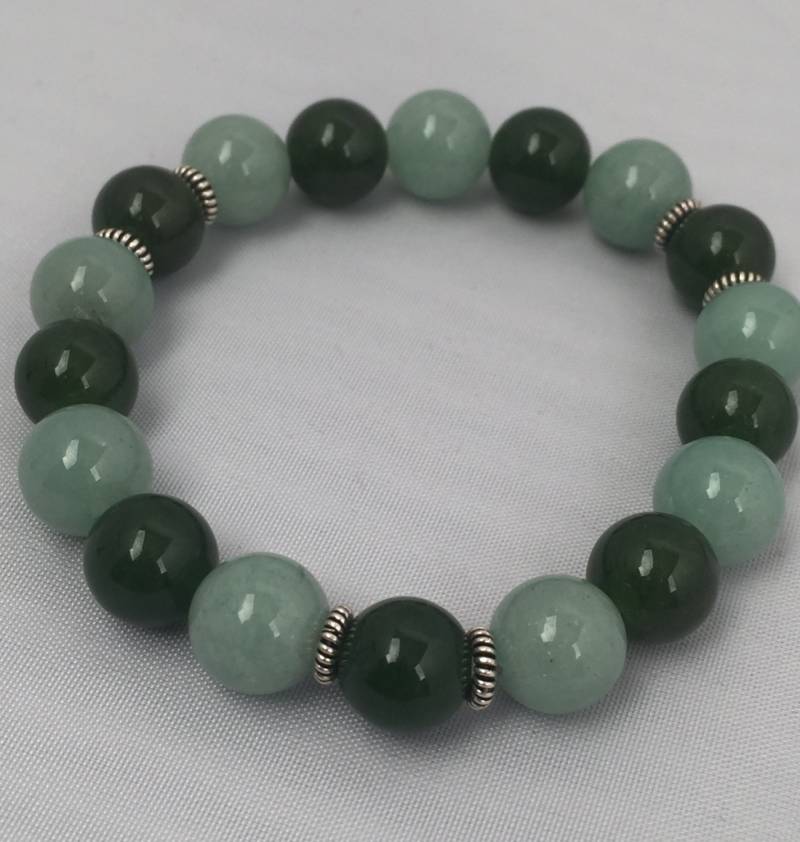 Aventurin Und Nephrit Jade Armband Mit Sterling Silber Akzenten von Adyllic
