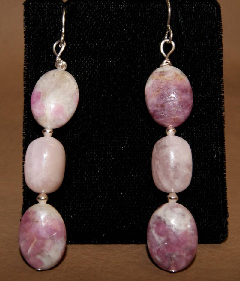 Dreifach Tropfen Kunzit Und Pink Turmalin in Quarz Ohrringe Mit Sterling Silber Akzente von Adyllic