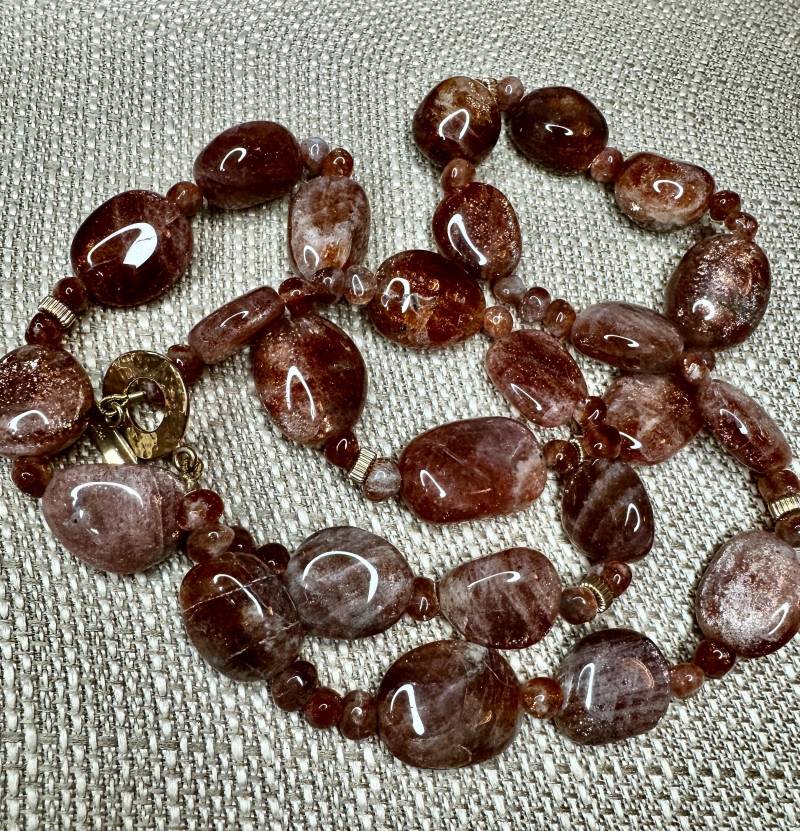 Freiform Getrommelte Sonnenstein Halskette von Adyllic