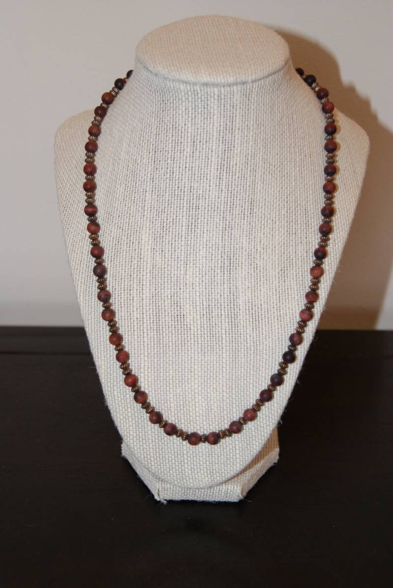 Matte Rote Tigerauge Und Antike Kupfer Perlenkette von Adyllic