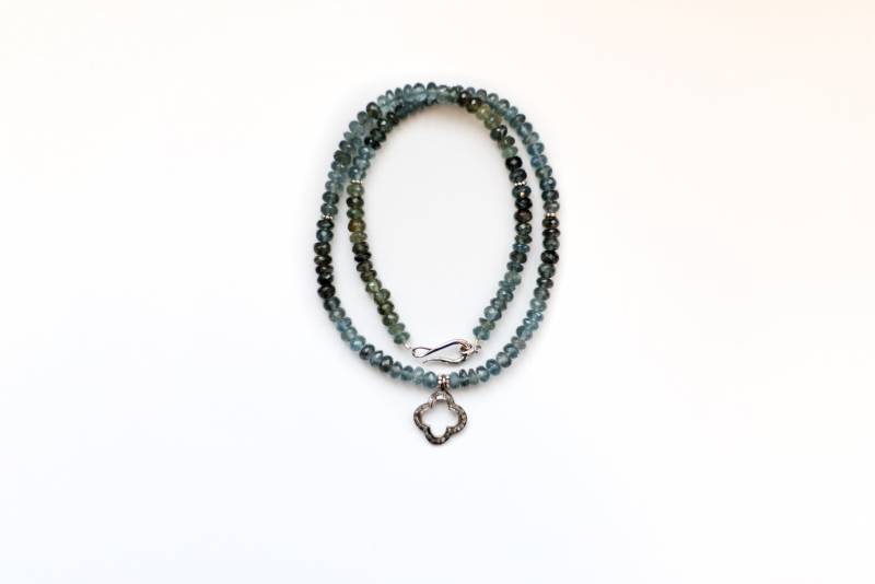 Natürliche Moss Aquamarin Und Diamant Halskette von Adyllic