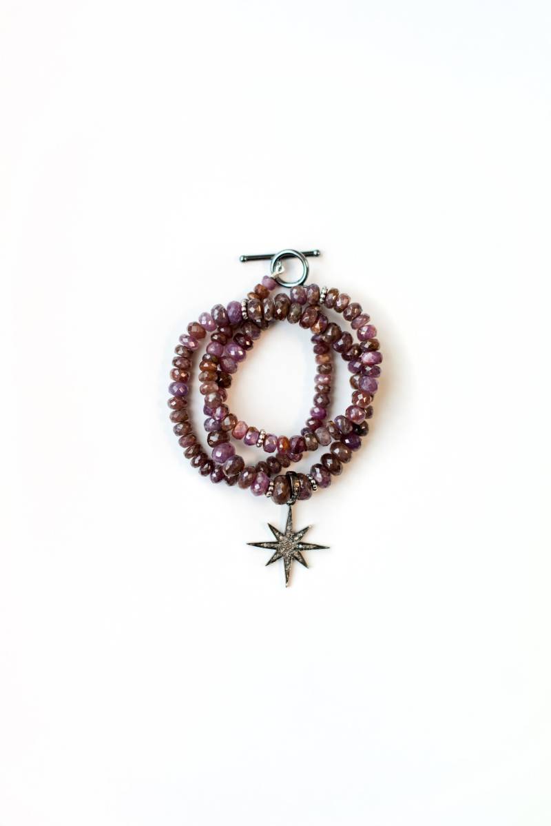 Natürliche Rosa Saphir Und Diamant Halskette von Adyllic