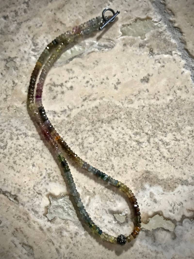 Natürliche Saphir Und Diamant Halskette von Adyllic