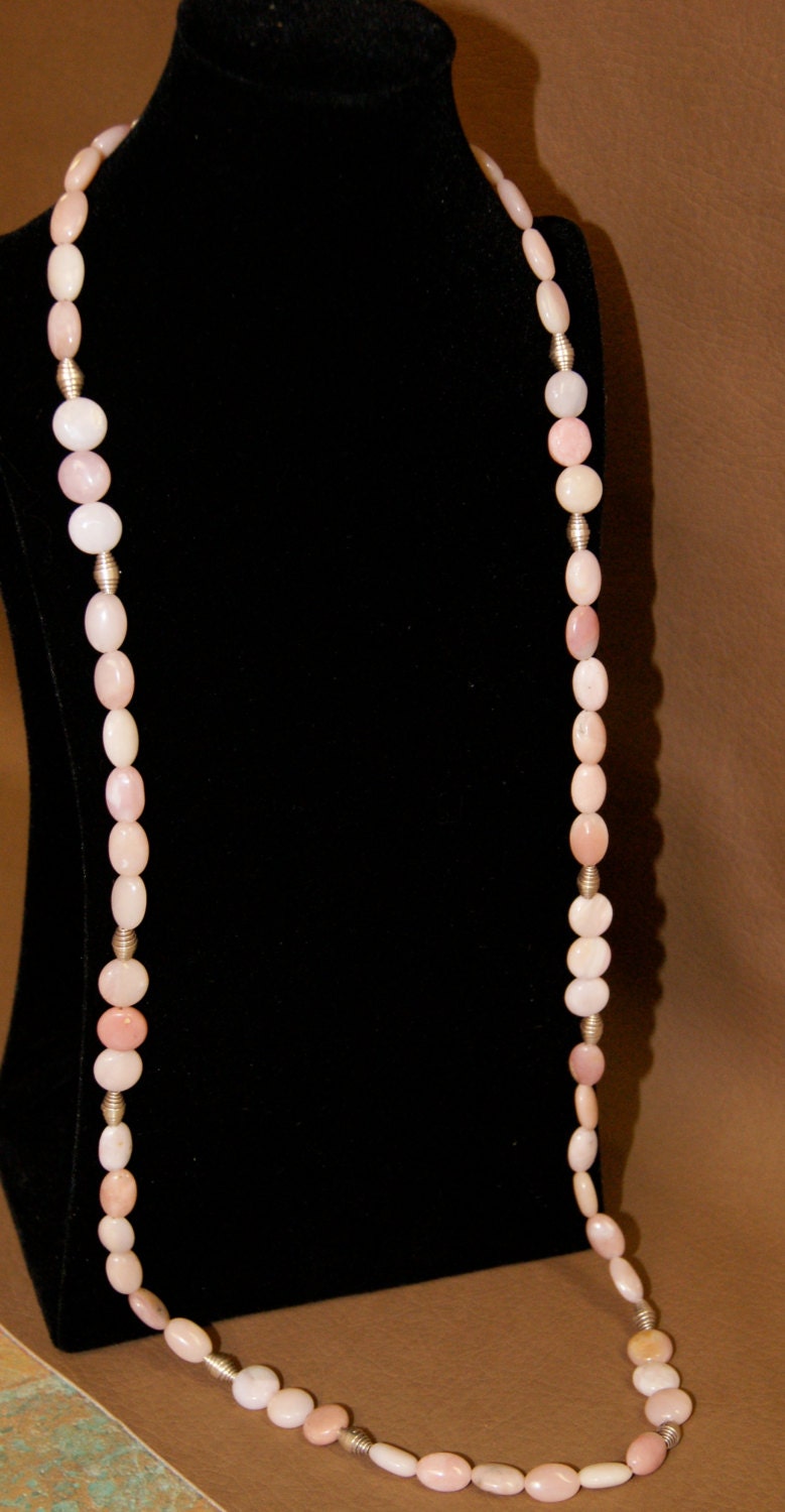 Rosa Opal Und Feinsilber Lange Halskette von Adyllic