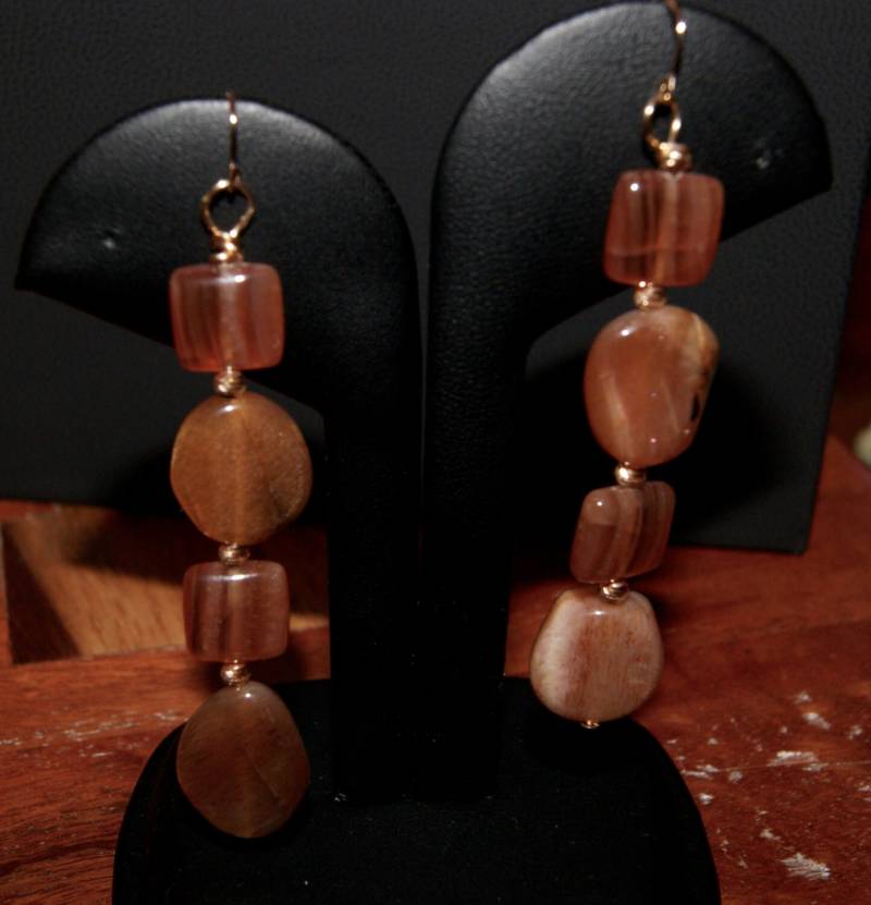 Sonnenstein Und Warme Honigbraune Rhodochrosit Ohrringe Mit 14K Akzenten Haken von Adyllic