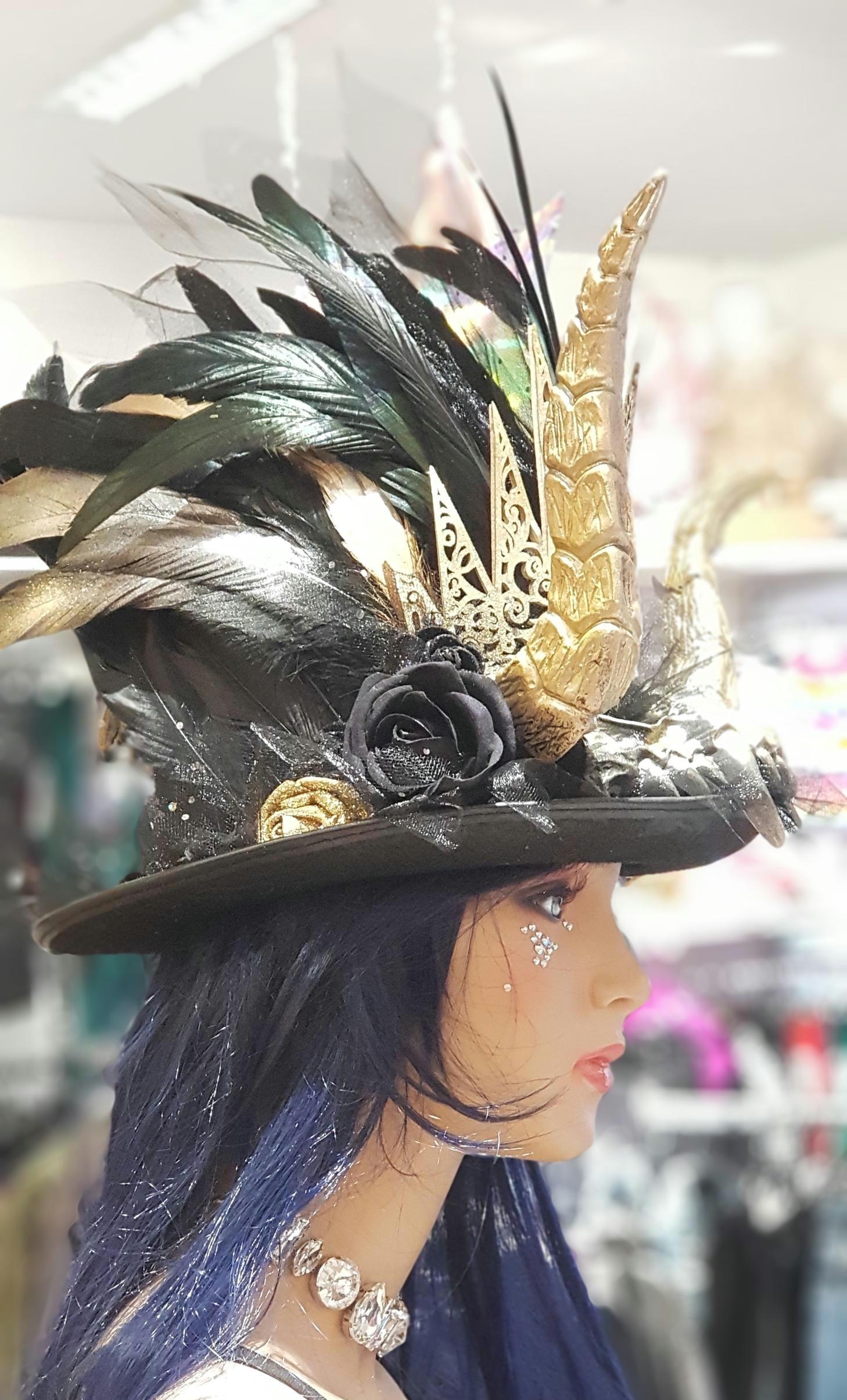 Majestic Black & Gold King Top Hat With Horns Feathers - Elegant Steampunk Accessory, Regal Statement For Special Events Or Festivals von AelitaFashion