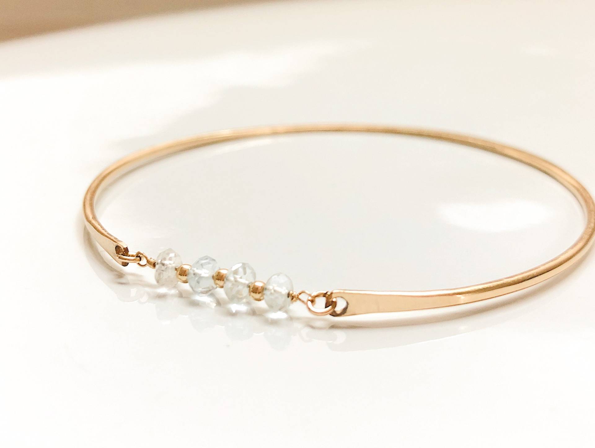 Aquamarin Armreif 14Kt Gold Fill Oder Sterling Silber von AerlumeJewelry