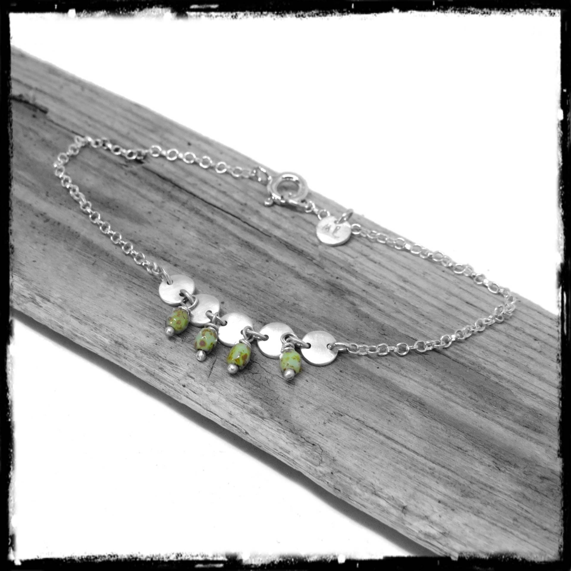 Armband Feine Kette Silber Und Grüne Glasperlen Armband Feine Kette Silber Und Grüne Glasperlen von AesLineaJewelry
