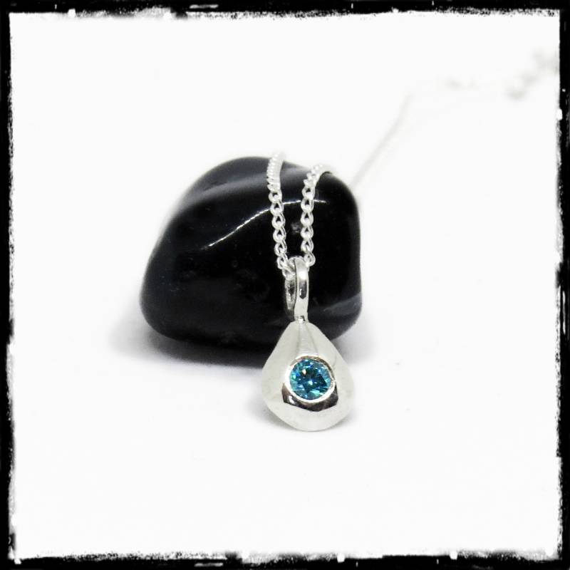 Silber-Hänger Ausstoß Und Edelsteine - Feine Kette Topas Peridot Zirkoniumoxid Zur Wahl Silber-Hänger Ausstoß Und Edelsteine - Feine Kette Topas Peridot Zirkoniumoxid Zur Wahl von AesLineaJewelry