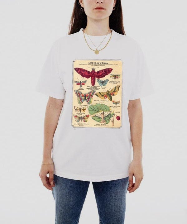 Retro Schmetterling Zeichnung T Shirt - Vintage von AestheticGoodsStudio