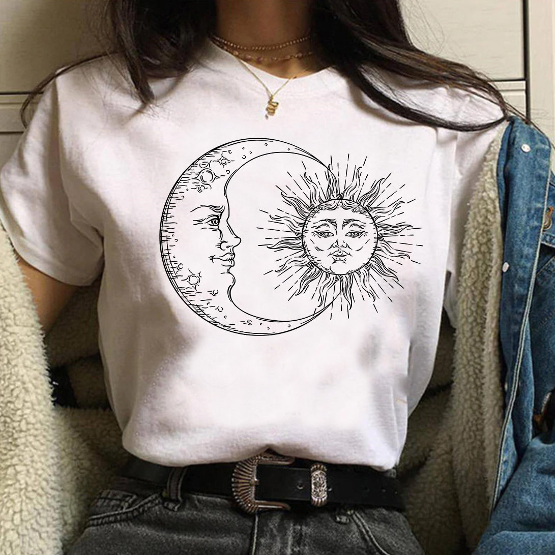 Der Mond Und Das Sonnen-T-Shirt/Halbmond /% 100 Premium Baumwolle von AestheticGoodsStudio