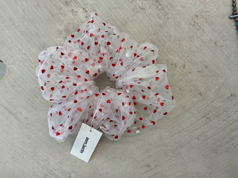 Übergroßes Tüll - Scrunchie Mit Herzen Übergroßes Tüll - Scrunchie Mit Herzen von Aesthetikmovement