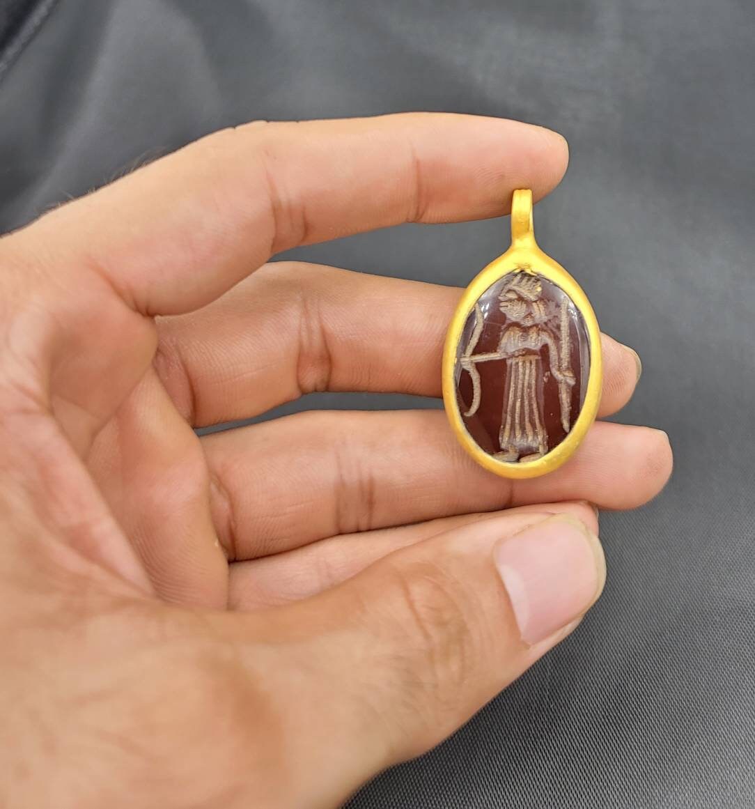 Antike Achat Stein Roman König Intaglio Carved Gold Gulding Anhänger Antike Achat Stein Roman König Intaglio Carved Gold Gulding Anhänger von AfghanJewelryShop