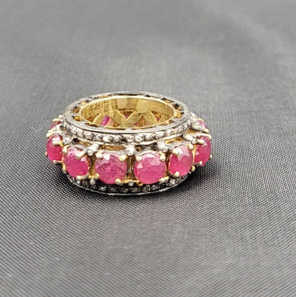 Einzigartiges Design Vintage Silber Gold Gulding Ring Mit Natürlichem Rubin Und Tinny Daimond Surround Einzigartiges Design Vintage Silber Gold Gulding Ring Mit Natürlichem Rubin Und Tinny Daimond Surround von AfghanJewelryShop