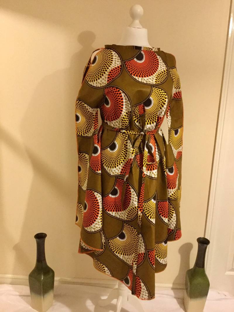 Free Flow Style African Prints Mehrfarbige Kleider One Size Fit All Designs Lebendige Farben Free Flow Style African Prints Mehrfarbige Kleider One Size Fit All Designs Lebendige Farben von AfriQuench