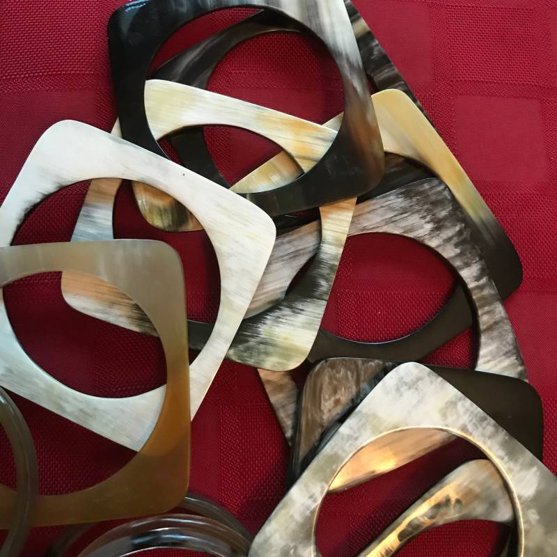 Kuhhorn Armbänder Kuhhorn Armbänder von AfricanPartnerships