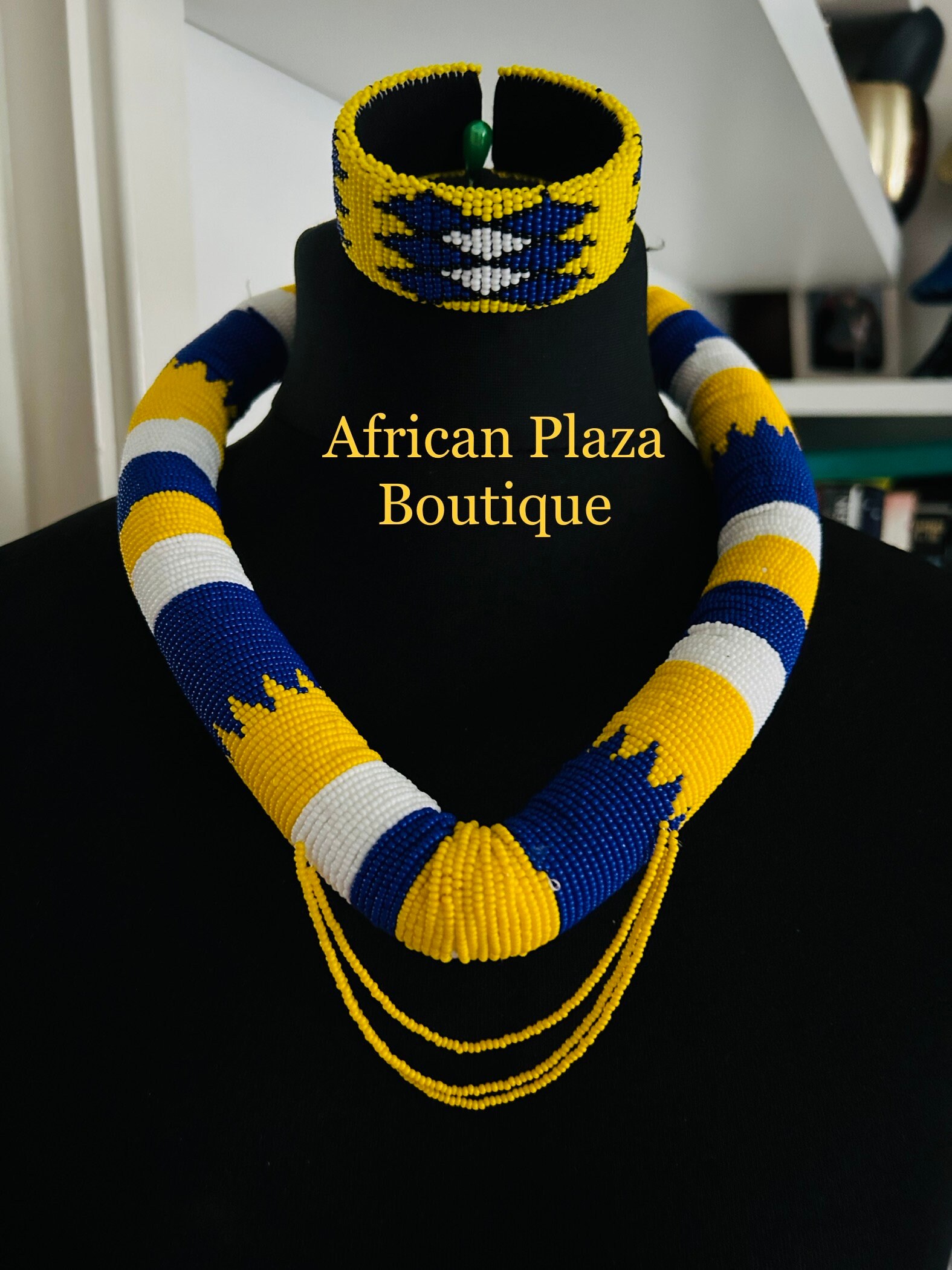 Handgemachte Perlenbesetzte Zulu Kopfbedeckung von AfricanPlazaBoutique