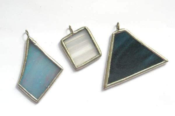 Blaue Und Klare Glasmalereianhänger - Lot Von 3 Blaue Und Klare Glasmalereianhänger - Lot Von 3 von AfricanSand