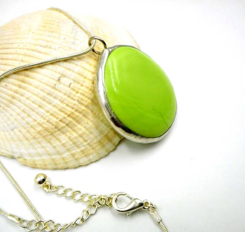 Limettengrüner Glasjuwel Anhänger Limettengrüner Glasjuwel Anhänger von AfricanSand