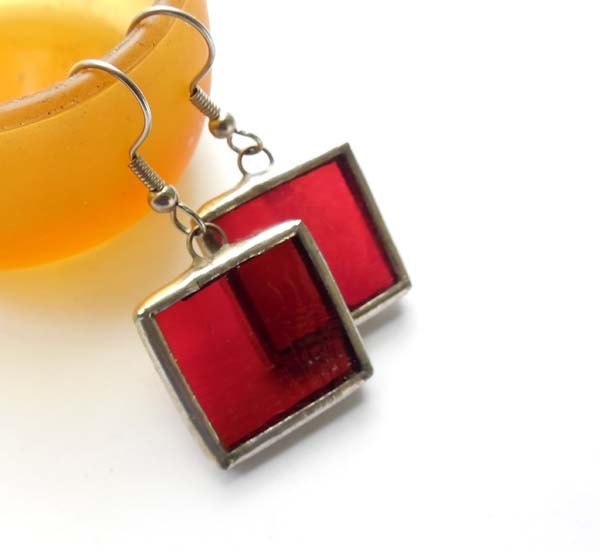 Rote Glas Gefärbte Ohrringe Rote Glas Gefärbte Ohrringe von AfricanSand