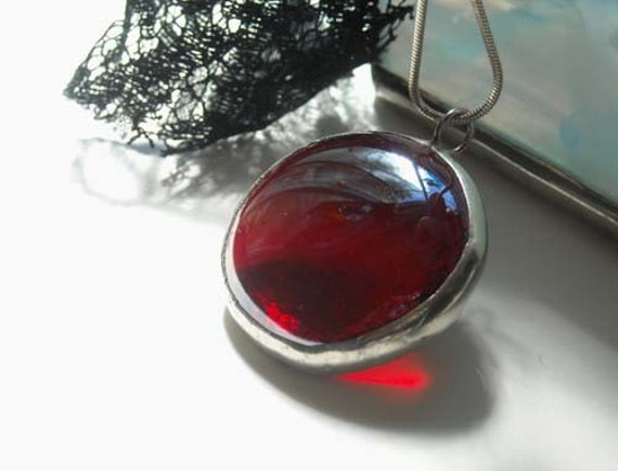 Roter Glasstein Anhänger Roter Glasstein Anhänger von AfricanSand