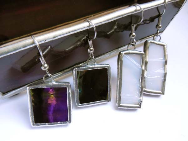 Schwarz-Weiß-Buntglas-Ohrringe, 2 Paar Schwarz-Weiß-Buntglas-Ohrringe, 2 Paar von AfricanSand